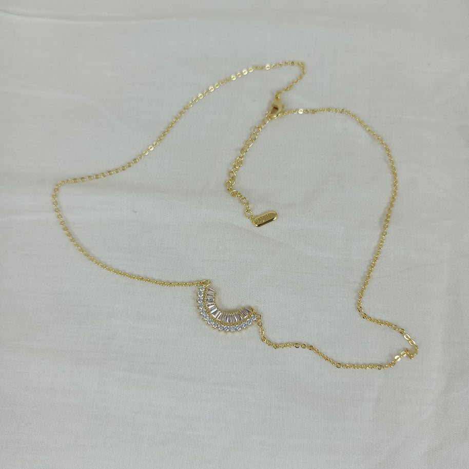 Altın Renk Vip 14K Yarım Ay Taş Detaylı Kolye (45+5 cm)