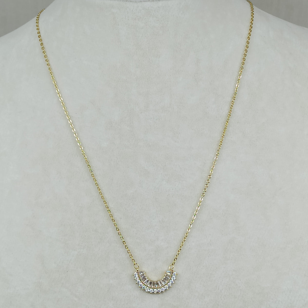 Altın Renk Vip 14K Yarım Ay Taş Detaylı Kolye (45+5 cm)
