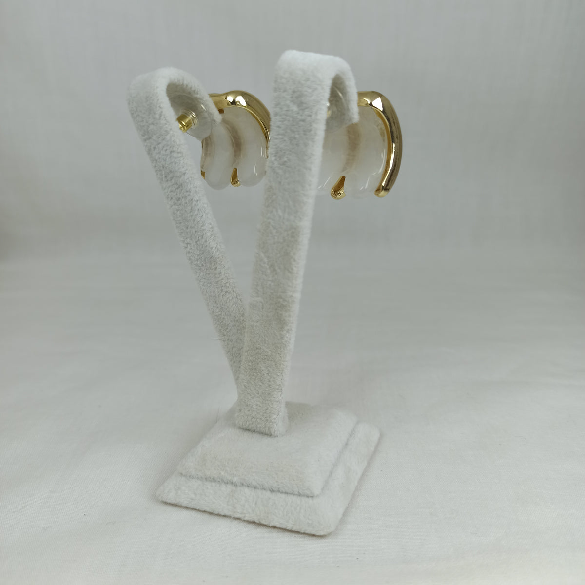 Altın Renk Çelik 14K Beyaz Mineli Üçlü Halka Küpe (22mm)