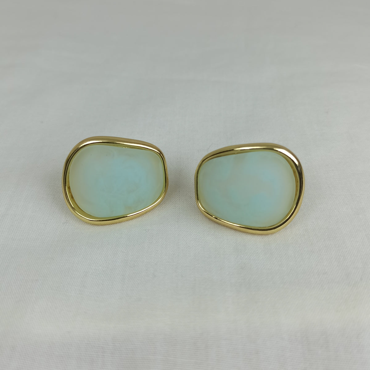 Altın Renk Çelik 14K Mint Mineli Organik Form Küpe (25mm)