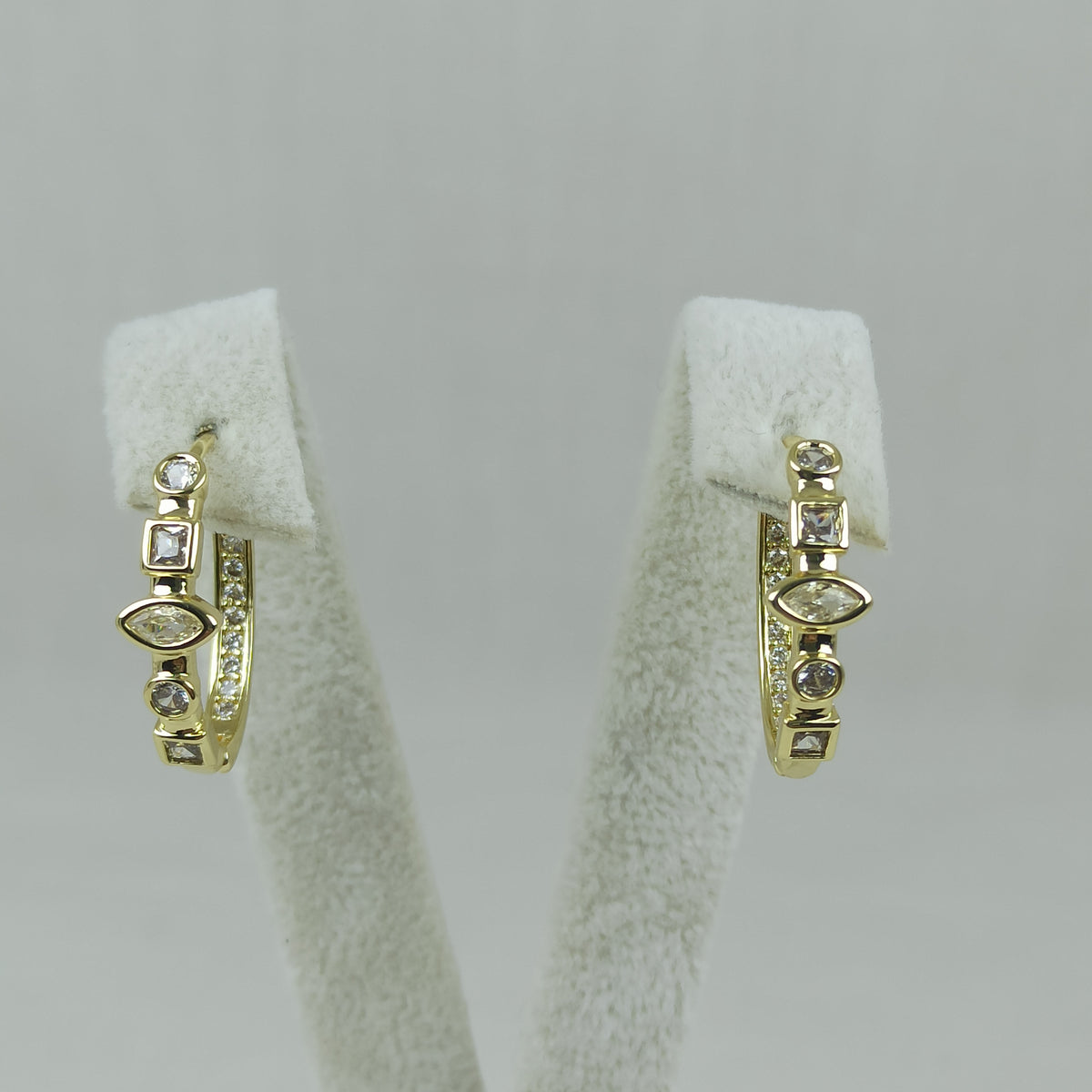 Altın Renk Vip 14K Geometrik Zirkon Taş Detaylı Halka Küpe (20mm)