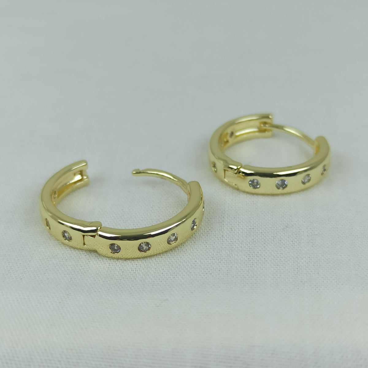 Altın Renk Vip 14K Zirkon Taş Detaylı Klasik Halka Küpe (15mm)