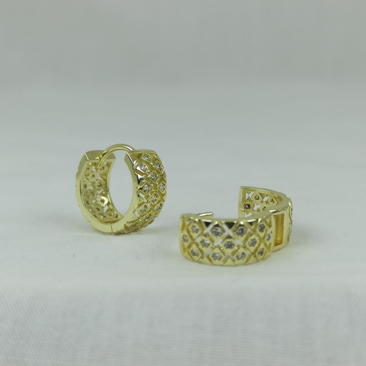 Altın Renk Vip 14K Zirkon Taş Detaylı Geometrik Halka Küpe (15mm)