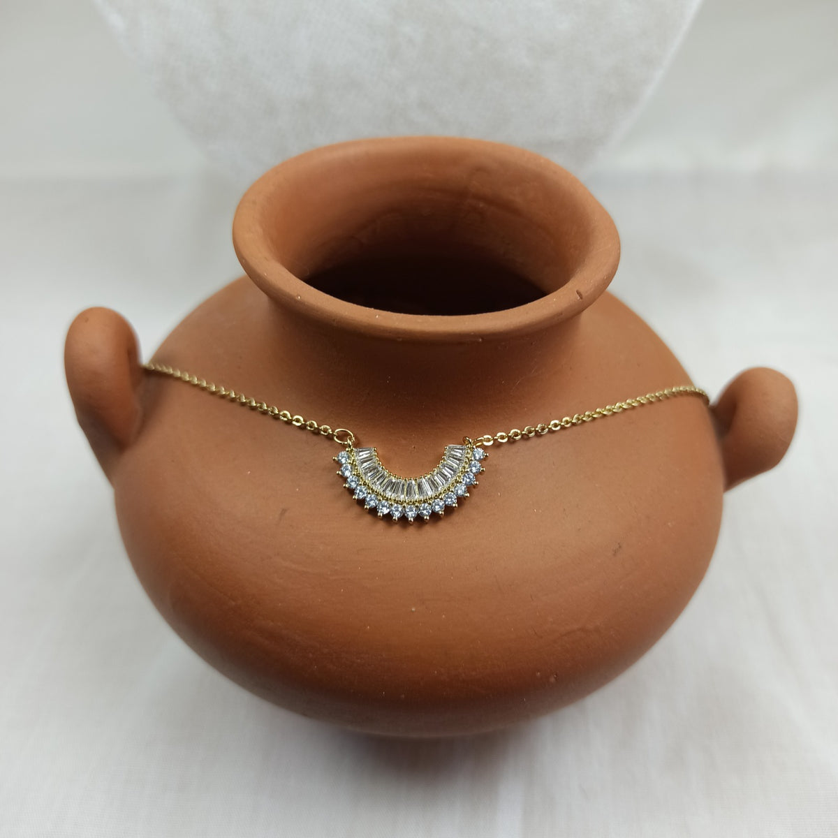 Altın Renk Vip 14K Yarım Ay Taş Detaylı Kolye (45+5 cm)