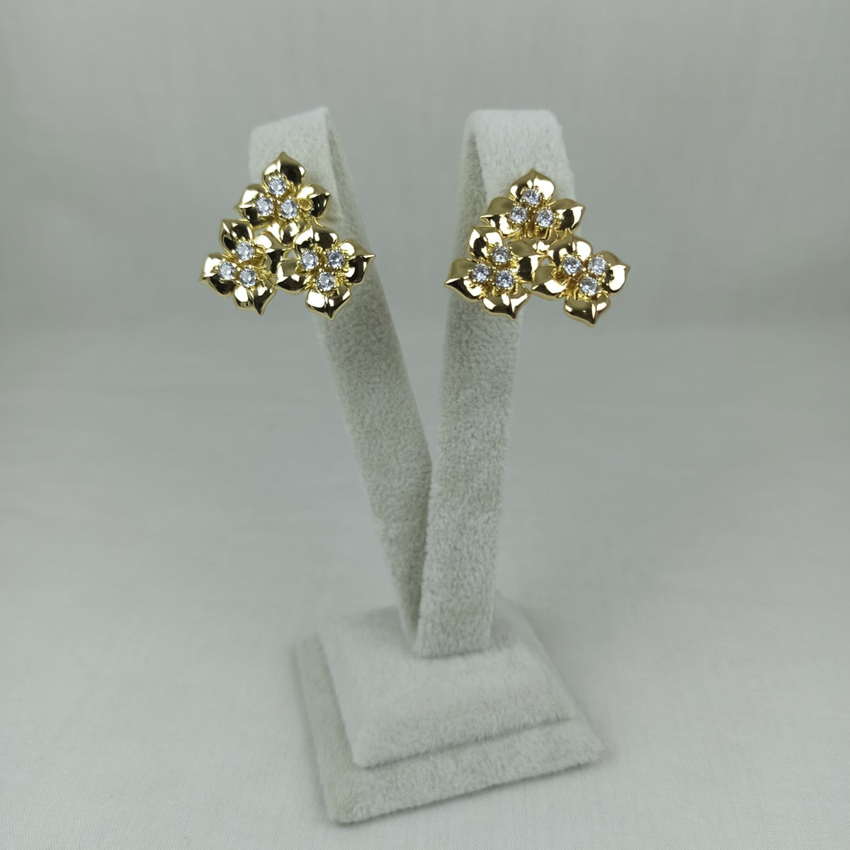 Altın Renk Çelik 14K Zirkon Taşlı Üçlü Çiçek Küpe (22mm)