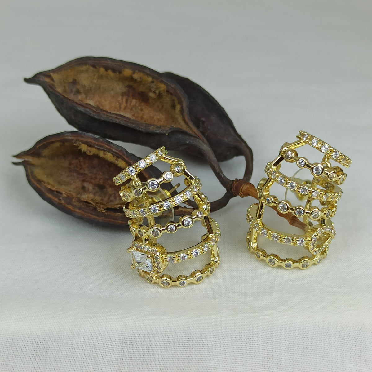 Altın Renk Çelik 14K Çok Sıralı Zirkon Taşlı Halka Küpe (20mm)