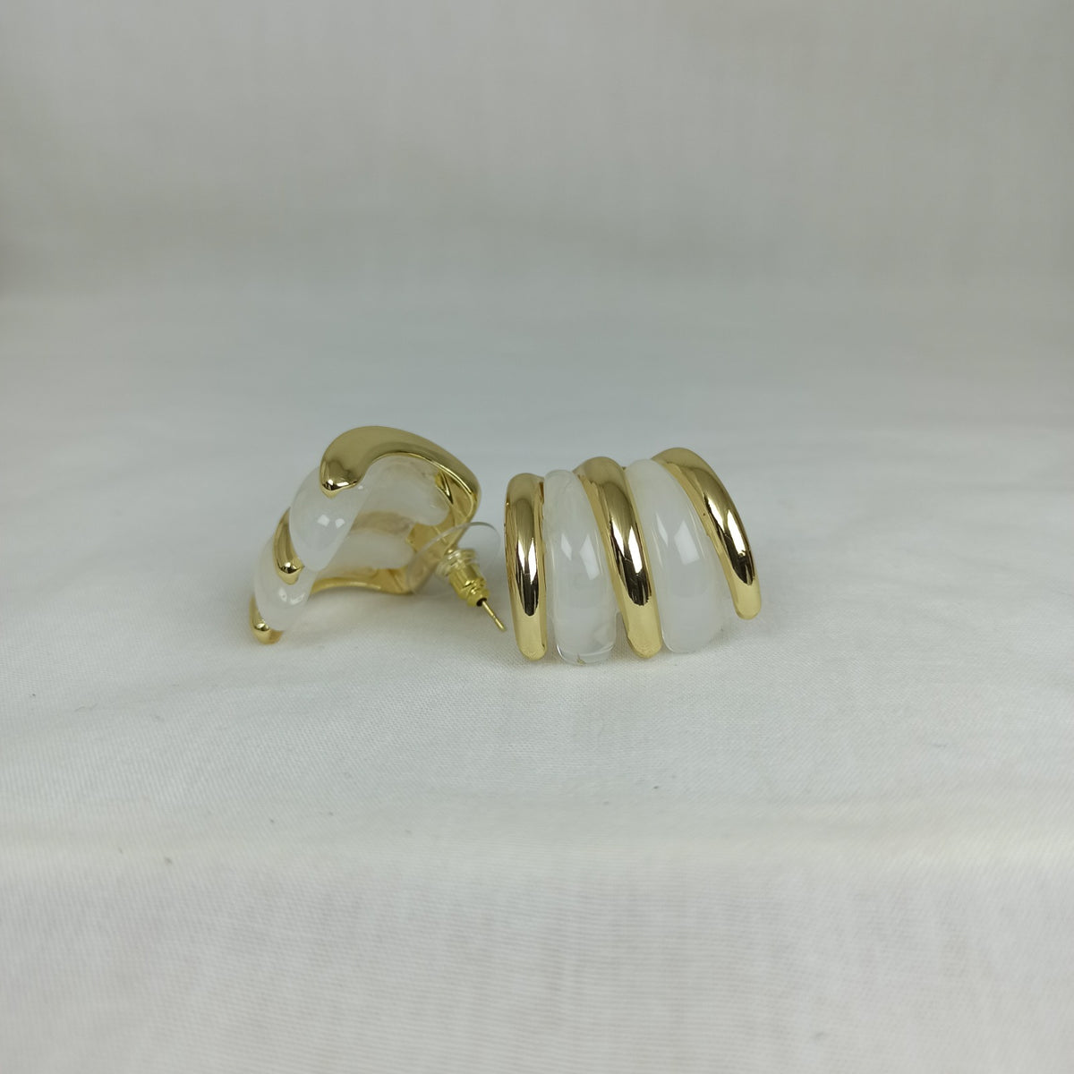 Altın Renk Çelik 14K Beyaz Mineli Üçlü Halka Küpe (22mm)