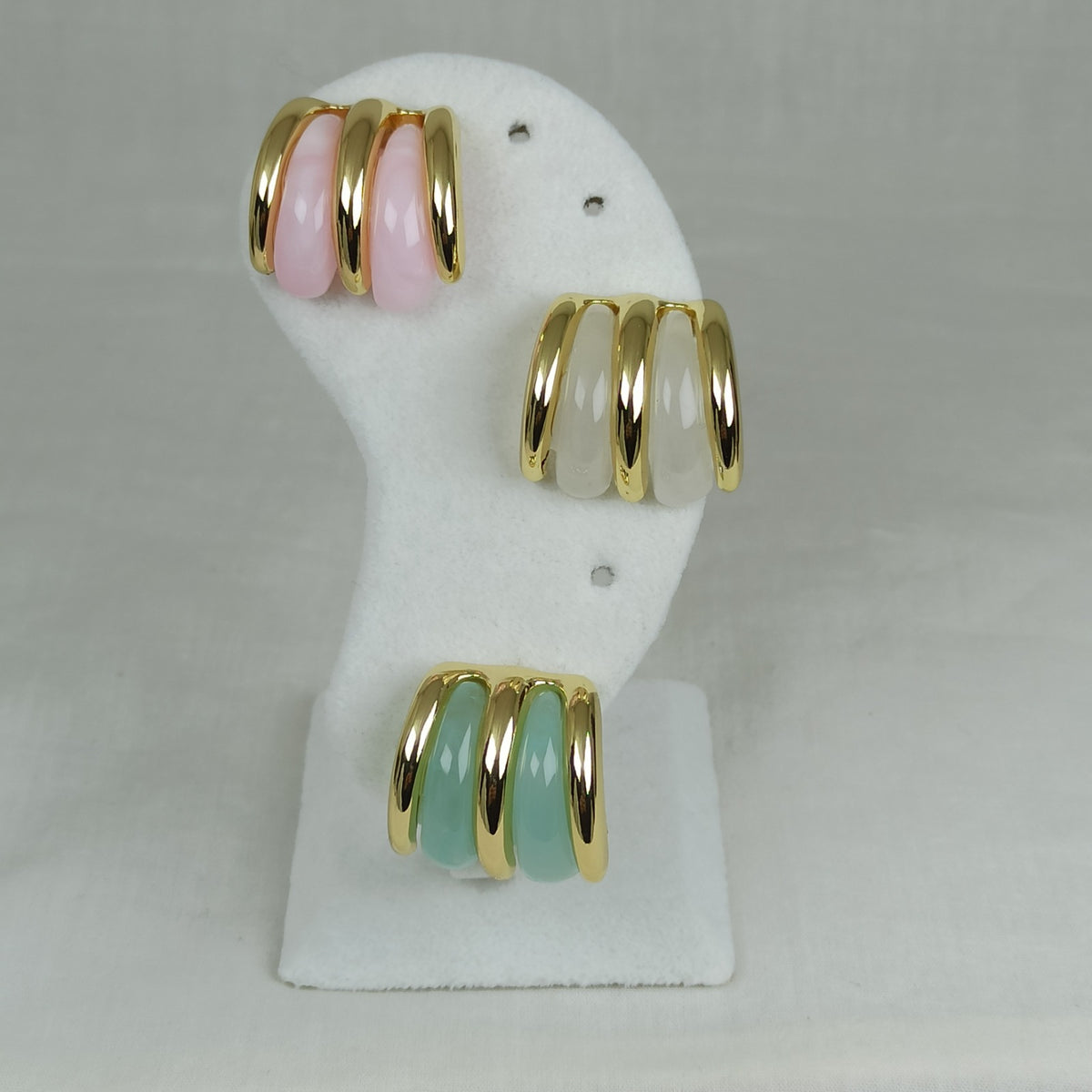 Altın Renk Çelik 14K Beyaz Mineli Üçlü Halka Küpe (22mm)