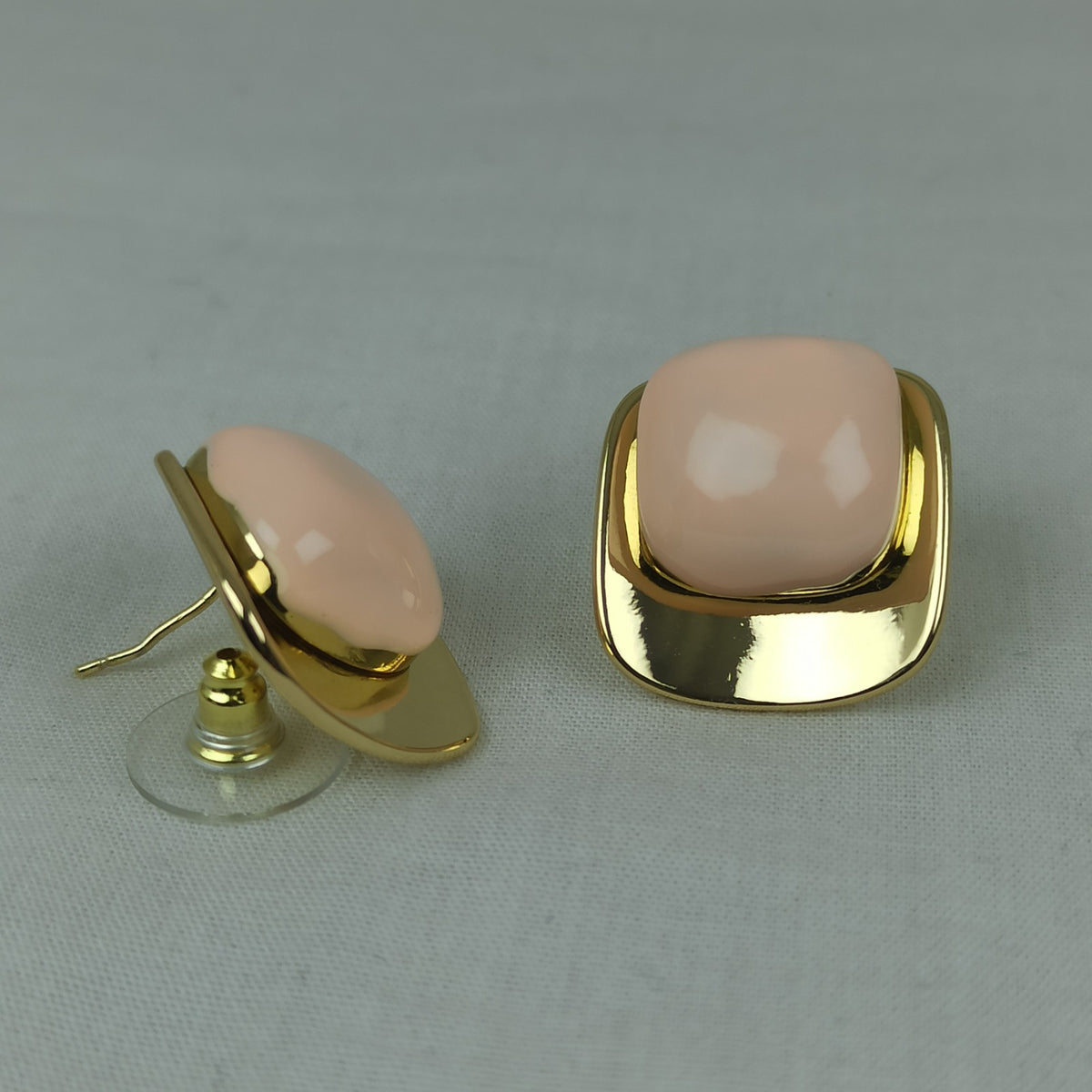 Altın Renk Çelik 14K Pudra Mineli Geometrik Küpe