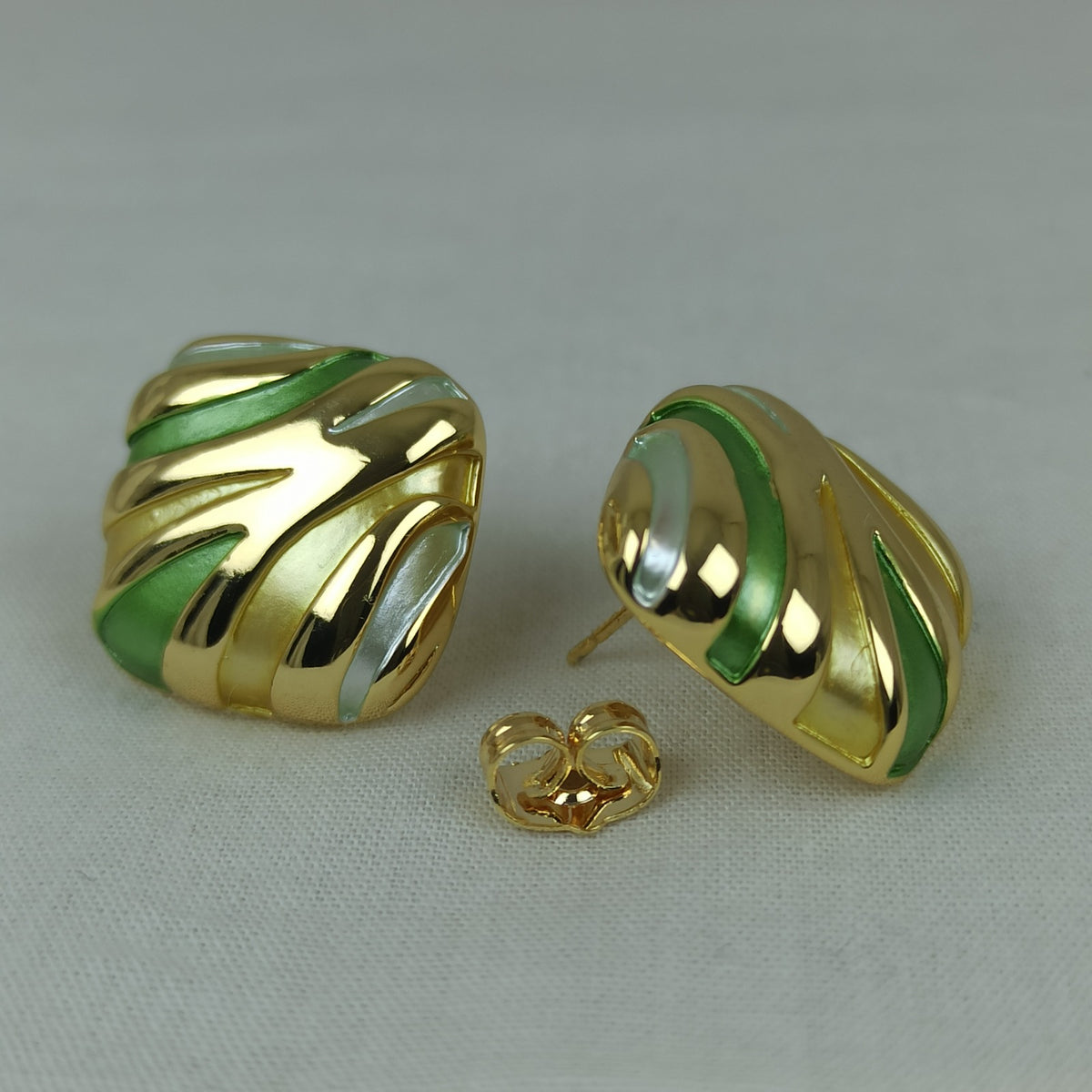 Altın Renk Çelik 14K Yeşil Mineli Geometrik Küpe (17mm)
