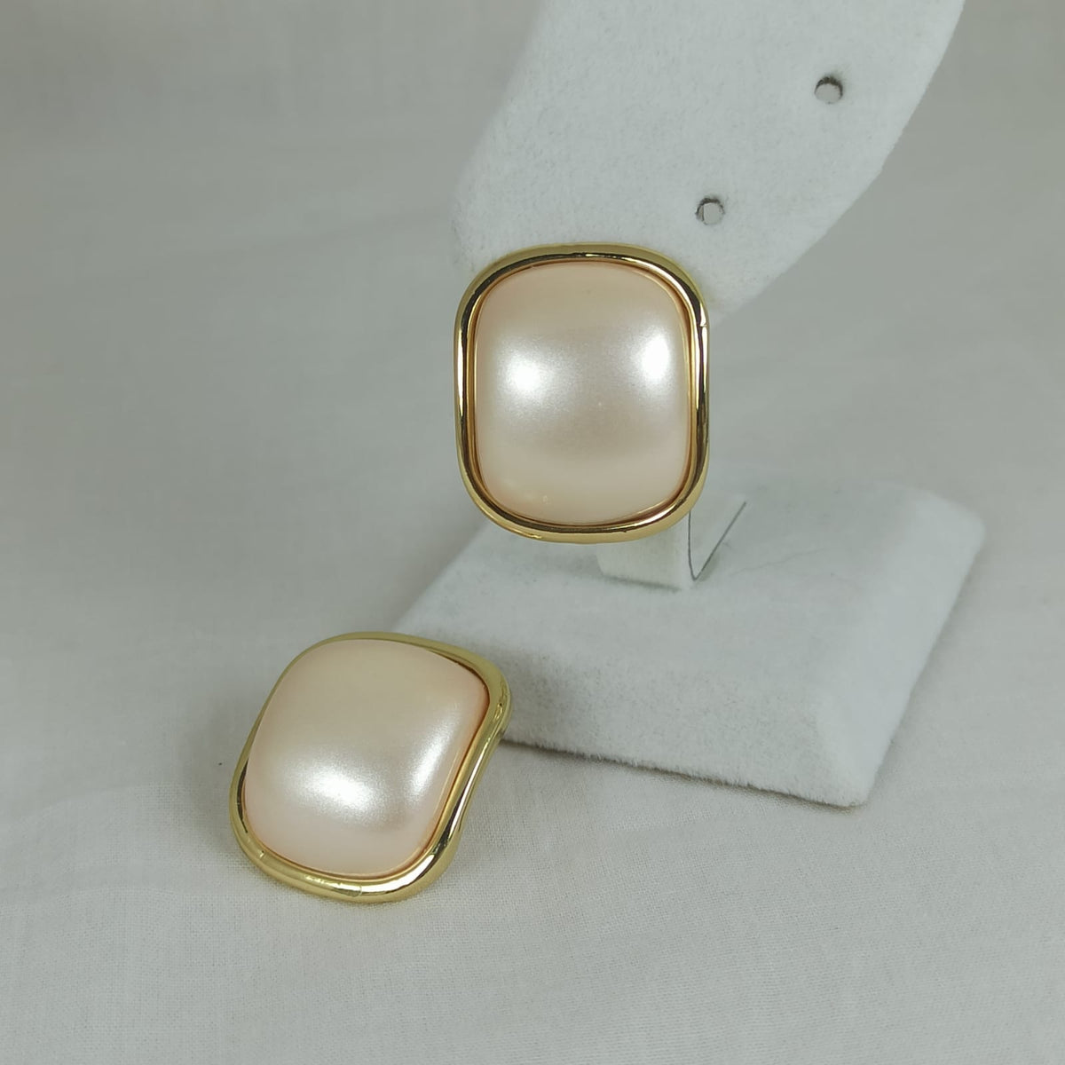 Altın Renk Çelik 14K Kare İnci Görünümlü Küpe (25mm)
